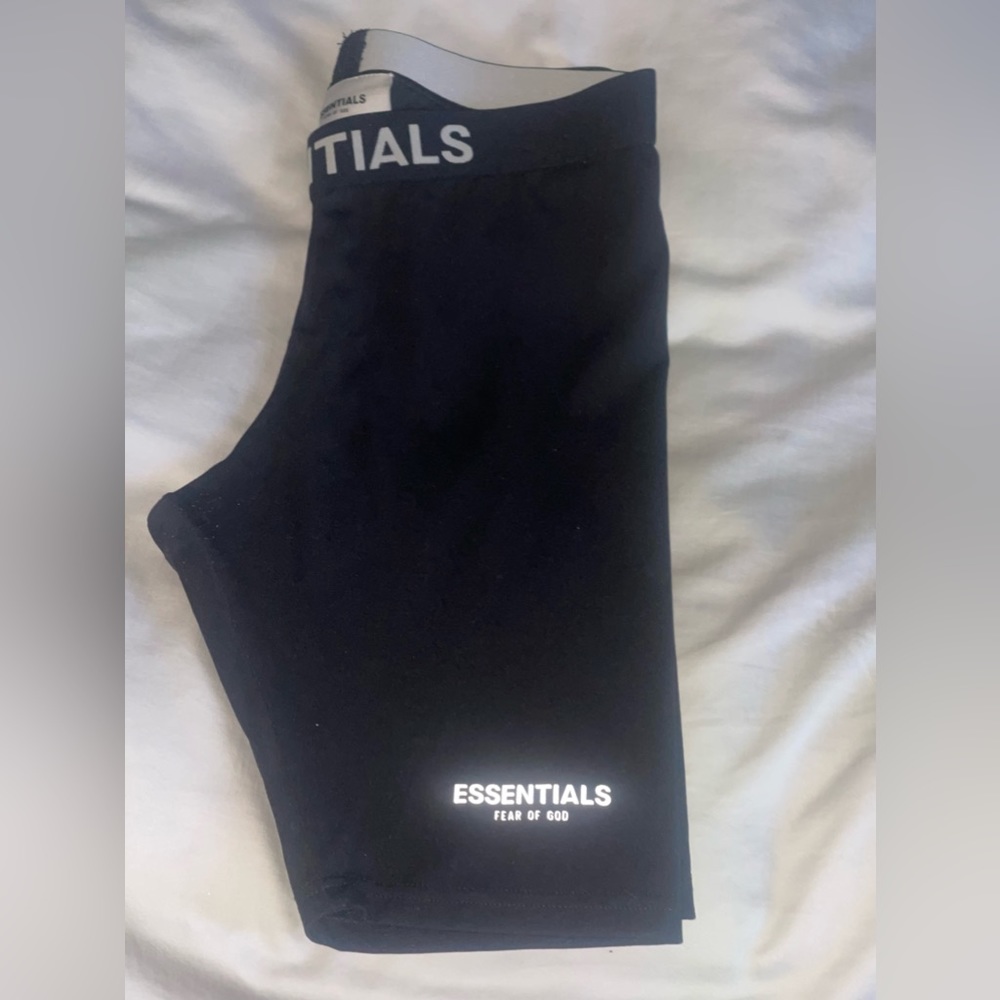 ESSENTIALS women stretch shorts